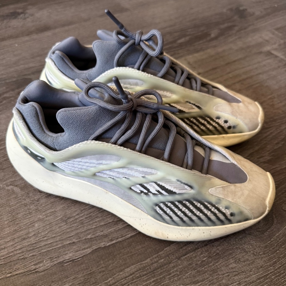 Adidas Yeezy 700 V3 11.5 Fade Salt ID1674 Grey White Futuristic Sneakers